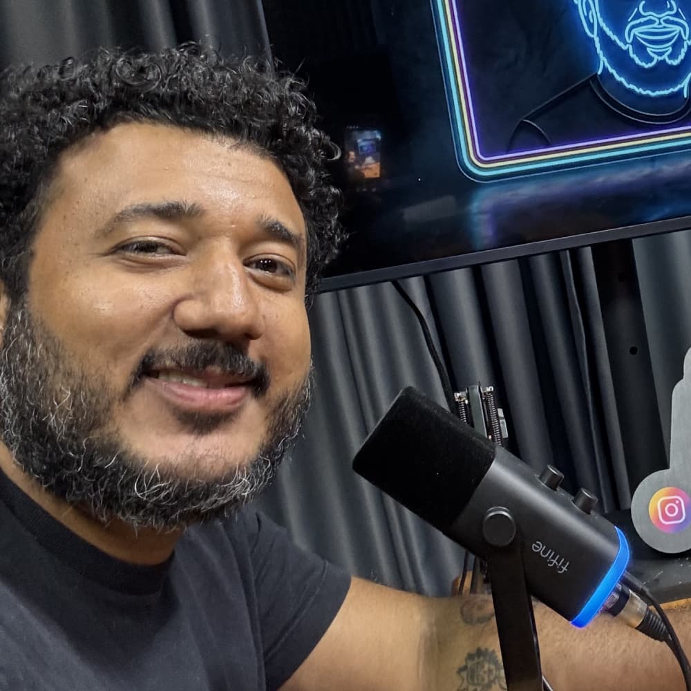 Eric Pereira, apresentador do GêmeosCast